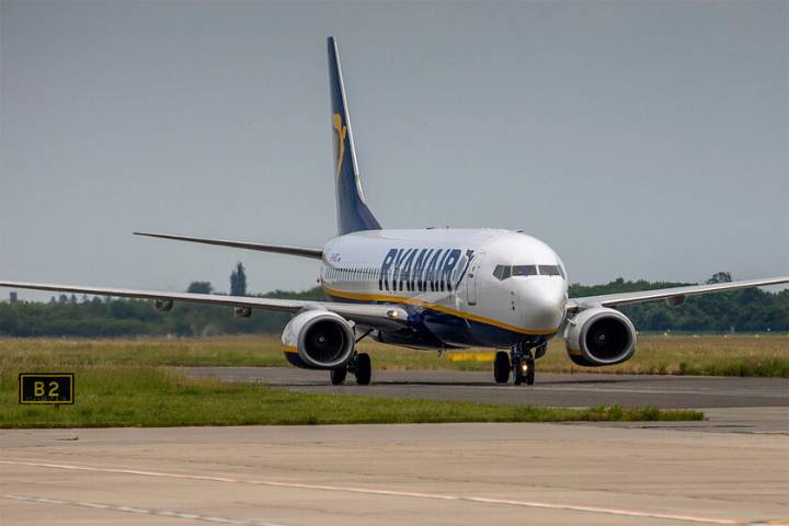 Ahora sabemos por qué Ryanair cobra por todo a sus clientes: es la clave para tener un beneficio de 2.540 millones de euros