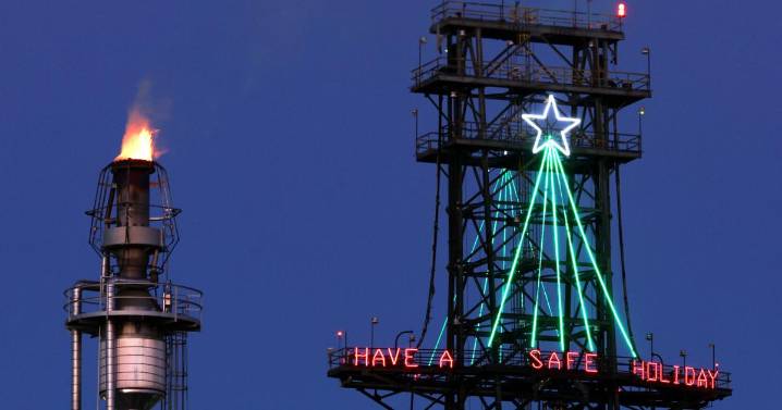 Photo: Refinery holiday message