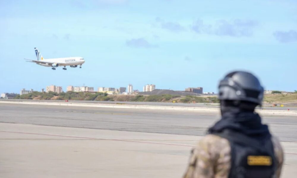 Rodríguez denuncia presión de EEUU a aerolíneas