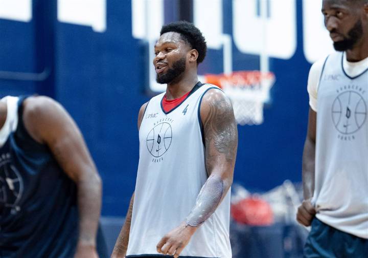 Duquesne men's basketball breezes past Niagara in opener