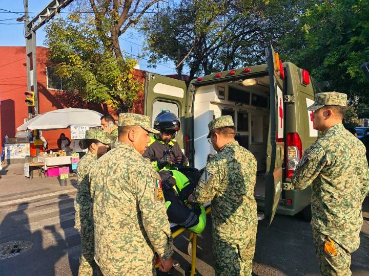 Movilización policial termina en accidente de escolta Sedena en la Benito Juárez