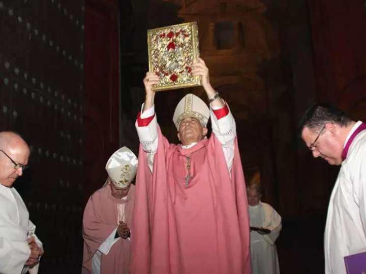 El Vaticano investiga por pederastia a un obispo español: “Se metía en mi cama, me acariciaba y besaba”