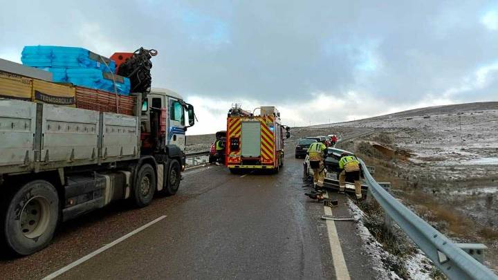 Un herido grave en Perales de Alfambra (Teruel) tras invadir el carril contrario y colisionar con otro coche