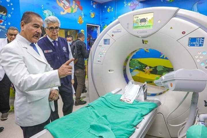 Ministro de Salud supervisa hospitales para identificar mejoras en la gestión