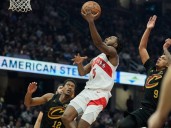 Raptors end 4-game slide by holding off injury
