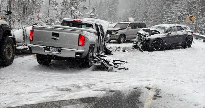 Washington’s mountain passes get slick in midst of holiday travel