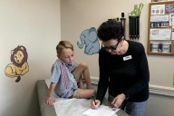 Alimenta clínica infantil sospecha sobre vacunas