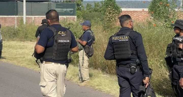 Atacan a elementos de la fiscalía de Michoacán durante un cateo; muere un agresor