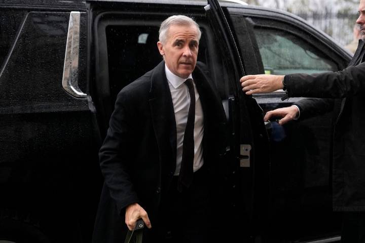 Ottawa announces measures to limit foreign steel imports, money for lumber mills