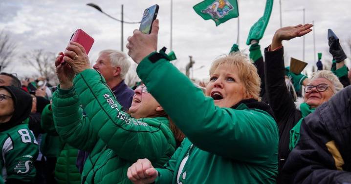 Saskatchewan Roughriders return home, celebrate Grey Cup with cheering fans in Regina