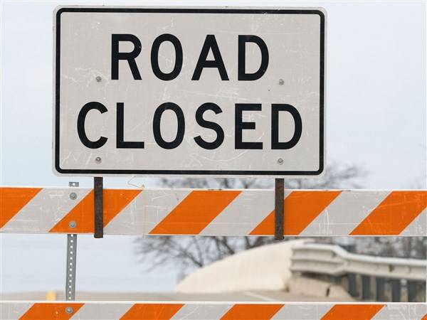 Embankment repair to close 2 of 3 southbound I