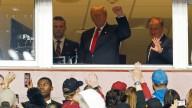 VIDEO: Donald Trump Va a Juego de la NFL y Multitud lo Abuchea