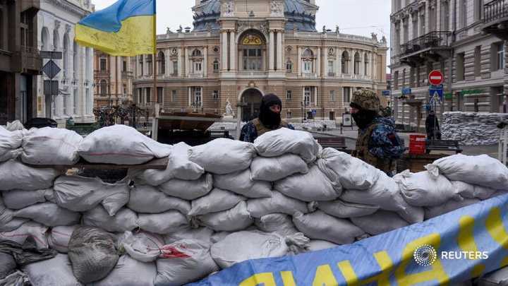 Ucrania: un masivo ataque ruso con drones y misiles deja sin luz a medio Kiev y profundiza la crisis energética