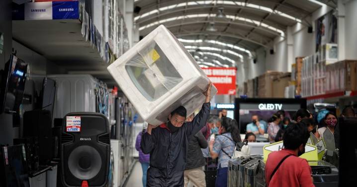 Gasto de los hogares, motor del PIB en Colombia, da señales de agotamiento