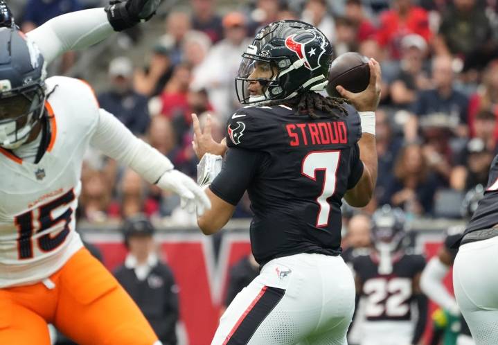 Deadspin | Texans QB C.J. Stroud injured vs. Broncos