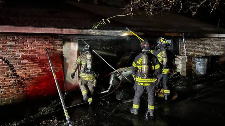 Baton Rouge Fire Department responds to Saturday night house fire on Mollylea Drive