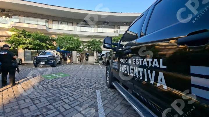 Pareja roba 45 mil pesos en celulares en tienda AT&T