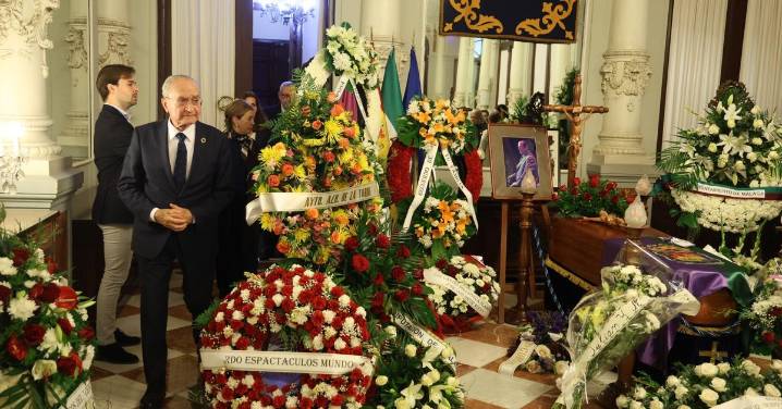 Cientos de malagueños despiden a 'Fosforito' en su capilla ardiente