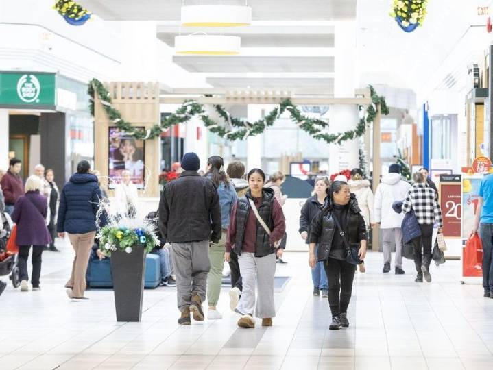 Fewer holiday jobs available as labour market cools in London region