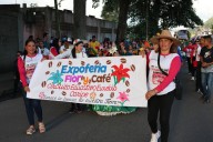 Con majestuoso desfile escolar celebran la Expo Flor y Café Caripe 2025