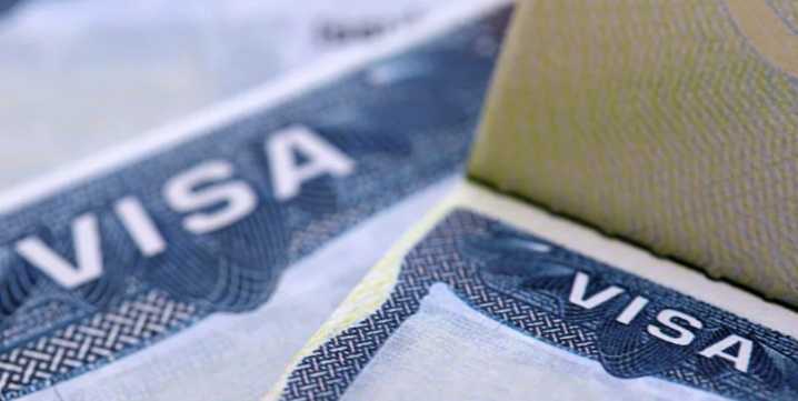 EU pausa la emisión de visados para los afganos tras el tiroteo en Washington