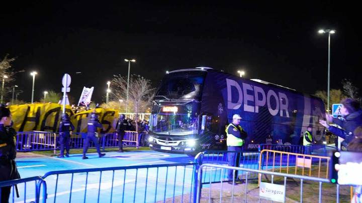 Un niño sufre una brecha al impactarle un objeto que iba dirigido al bus del Dépor