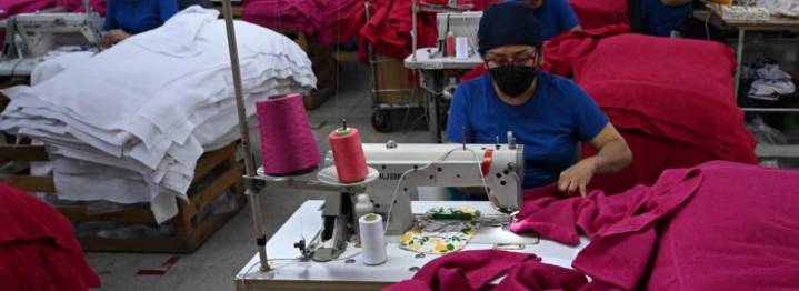 El presidente Gustavo Petro firmó nuevo decreto de arancel cero para insumos textiles