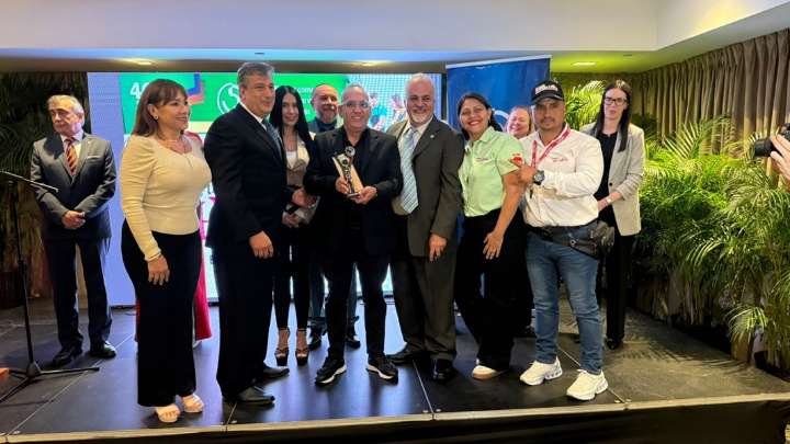 Consecomercio entregó reconocimiento a Crema Helados como "Empresa del Año"