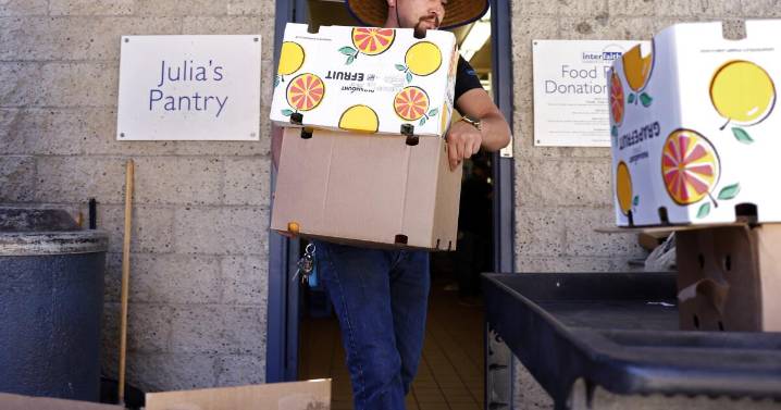 As SNAP benefits lapse, thousands show up to Southern California food banks