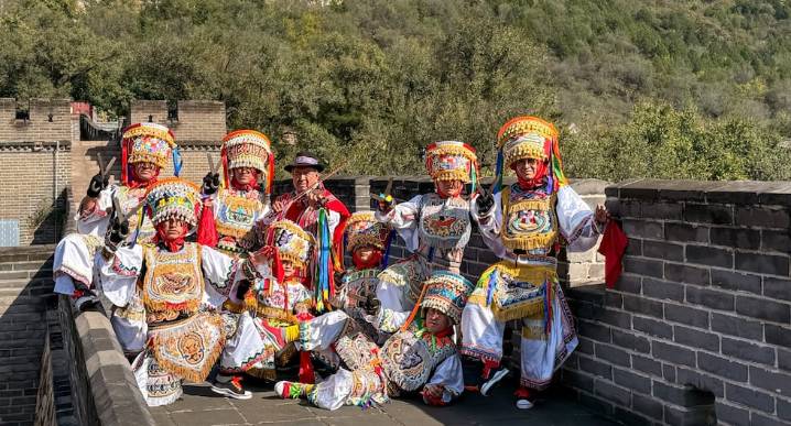 Chimango Lares y sus Danzantes de Tijeras deslumbran en China con su arte declarado Patrimonio Inmaterial de la Humanidad El maestro del violín andino, Andrés “Chimango” Lares, representó al Perú en u