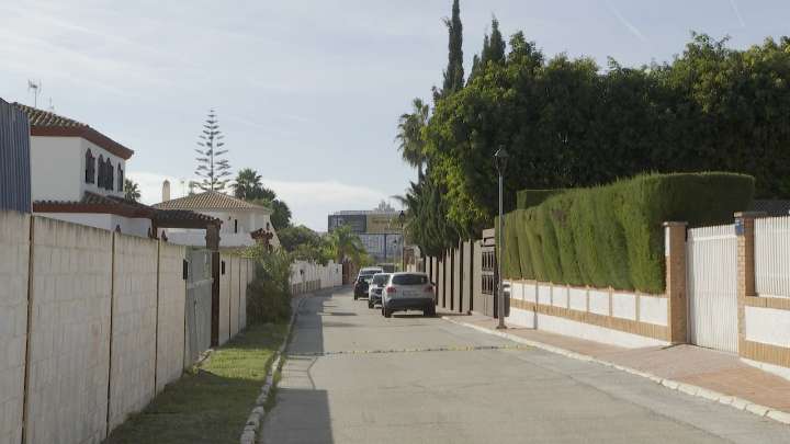 Narcotraficantes confunden la casa de un matrimonio mayor con un punto de droga: "Derribaron el portón"