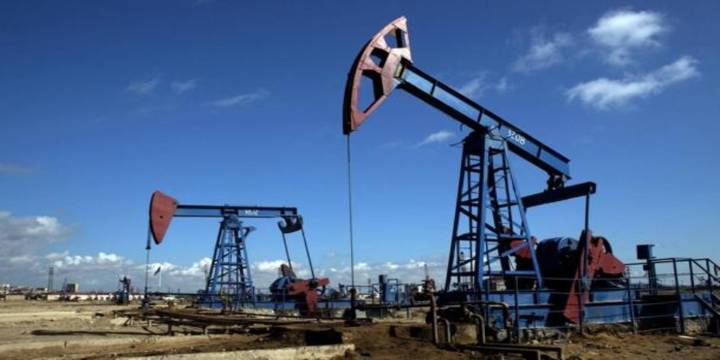 El petróleo de Texas cae un 2.58 % ante el temor de los operadores a un exceso de oferta