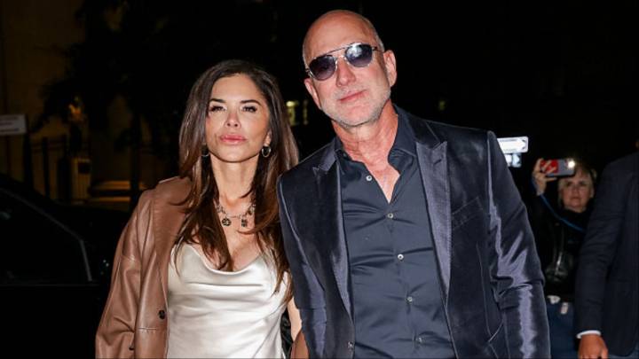 ‘What is This?’: Jeff Bezos and Lauren Sánchez Dragged After Date Night Photo Has Fans Calling Their Look a ‘Mid