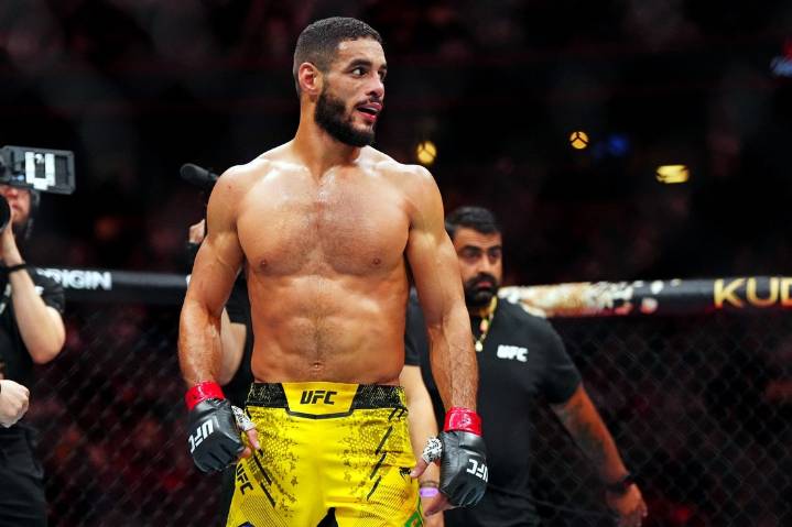 Deadspin | UFC Fight Night: Gabriel Bonfim uses flying knee to TKO Randy Brown