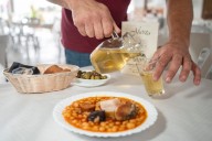 Mostos, las casas de comida jerezanas que abren en otoño para servir vino joven y cocina tradicional