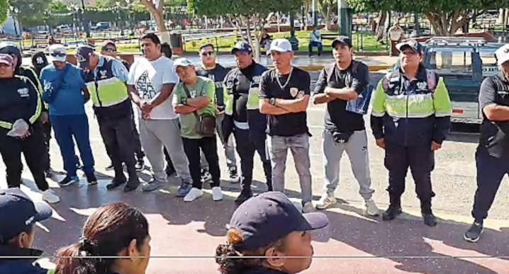 Obreros de la Municipalidad Provincial de Nasca realizan plantón por sus derechos laborales