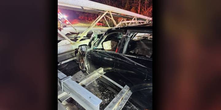 Overhead sign falls on car, traps driver on Charlotte interstate