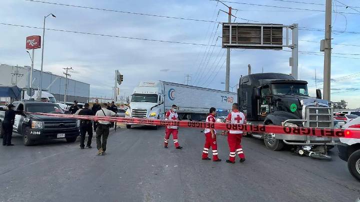 Motociclista pierde la vida al ser arrollado por tráiler en la Lombardo Toledano