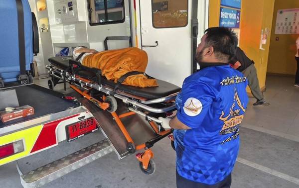 Hallan viva a mujer dentro de ataúd en Tailandia; iba a ser cremada