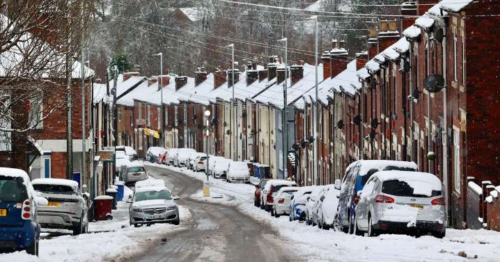UK weather: Maps show exact time SNOW will fall amid