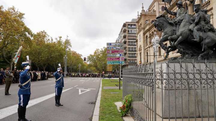 La Academia de la Caballería saca a la calle el acto por su 175 aniversario en una muestra de su "simbiosis" con Valladolid