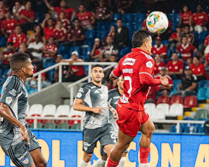 La jugada que generó polémica marca el empate entre América y Junior -