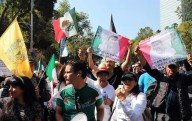 Con poca afluencia, marchan manifestantes al Zócalo