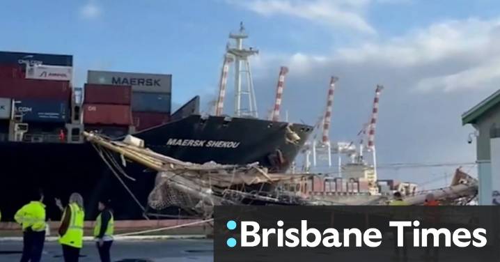 Distracted pilot blamed for crash into tall ship