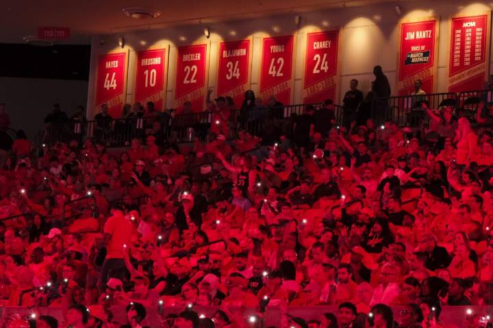 UH To Retire Dwight Davis’ Number In Basketball as Kelvin Sampson Sticks Up For History