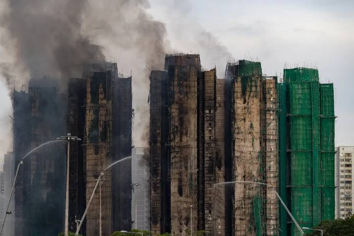 Al menos 94 muertos por incendio en Hong Kong