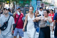 La fachada de la venta al paso, el ardid de los “fisuras” que acechan en el microcentro porteño