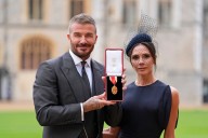 Victoria Beckham diseñó el primer traje de hombre bespoke: lo usó David, que fue nombrado caballero