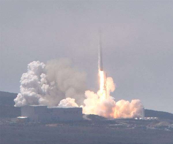 Spire and Planet expand satellite fleets on Transporter 15 mission