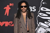 Lenny Kravitz reveló que un fan le arranco cuatro rastas durante un show